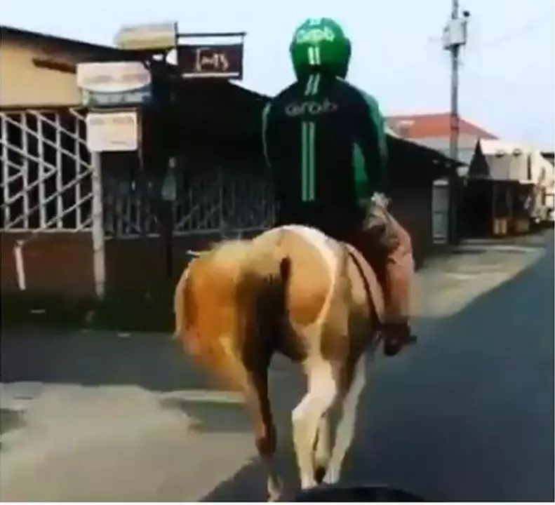 kendaraan unik ojek online Berbagai Sumber