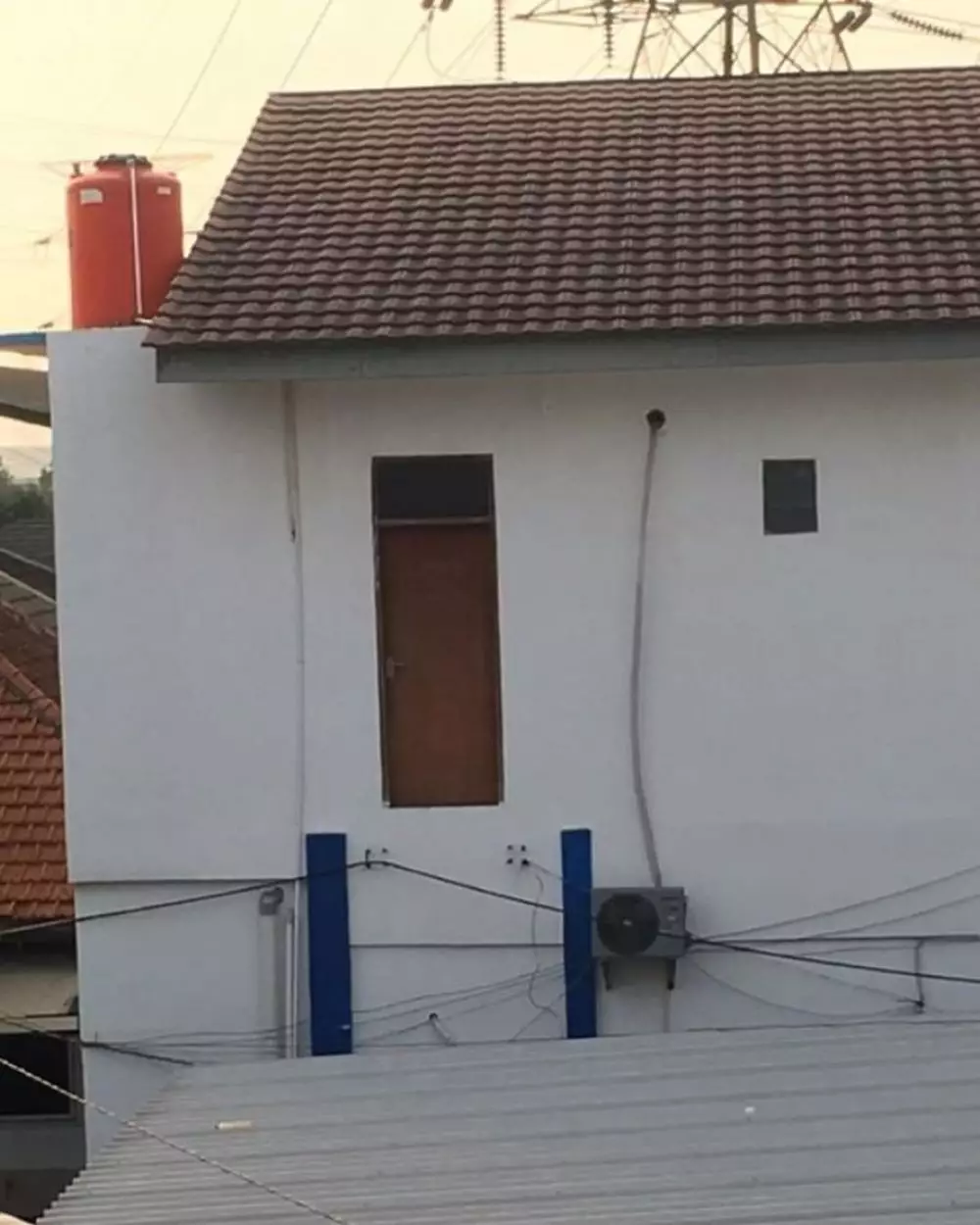 Posisi pintu nggak pada tempatnya Instagram