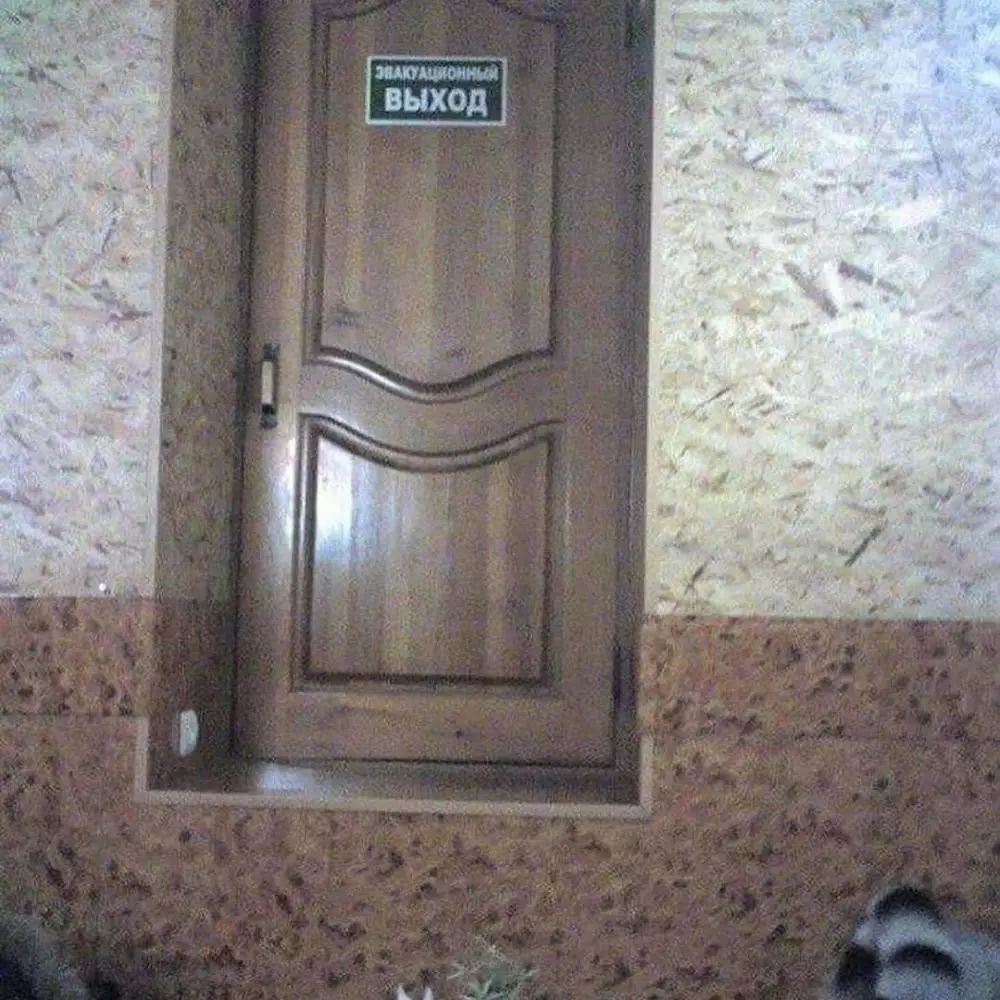 Posisi pintu nggak pada tempatnya Instagram