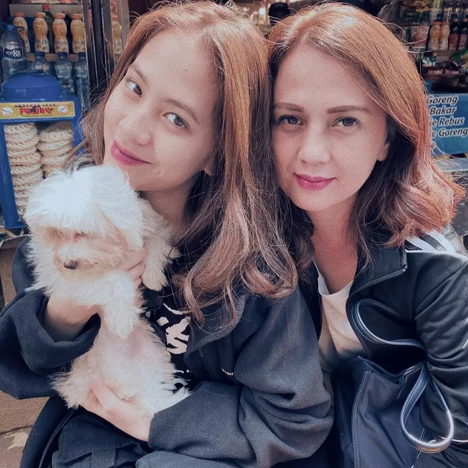 momen kebersamaan zara dan mama instagram