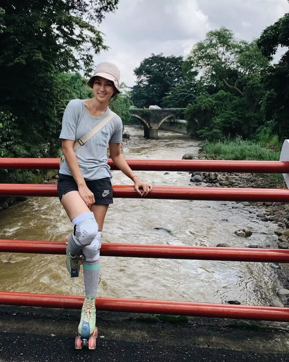 gaya seleb main sepatu roda instagram