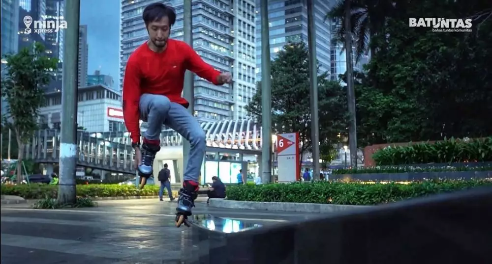 gaya seleb main sepatu roda instagram