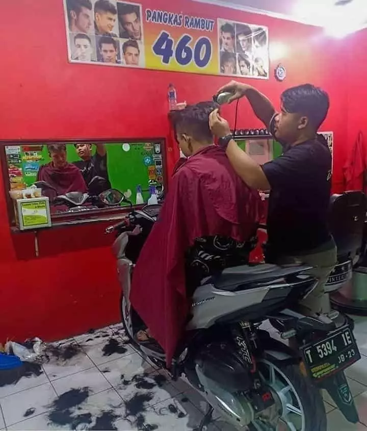 momen lucu potong rambut © 2020 1cak.com momen lucu potong rambut © 2020 1cak.com