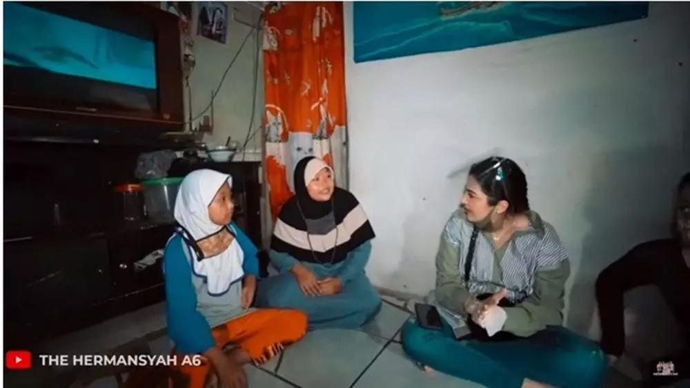 Ashanty dan 3 anak angkatnya berbagai sumber Ashanty dan 3 anak angkatnya berbagai sumber