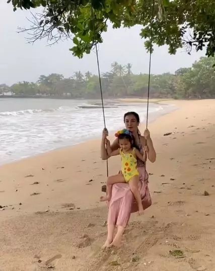 Seleb ke pantai © 2020 brilio.net Seleb ke pantai © 2020 brilio.net