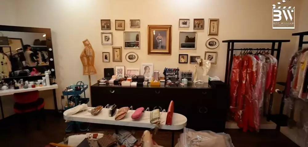 walk in closet Rossa © 2020 brilio.net YouTube walk in closet Rossa © 2020 brilio.net YouTube