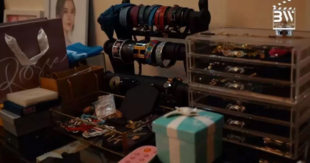 walk in closet Rossa © 2020 brilio.net YouTube walk in closet Rossa © 2020 brilio.net YouTube