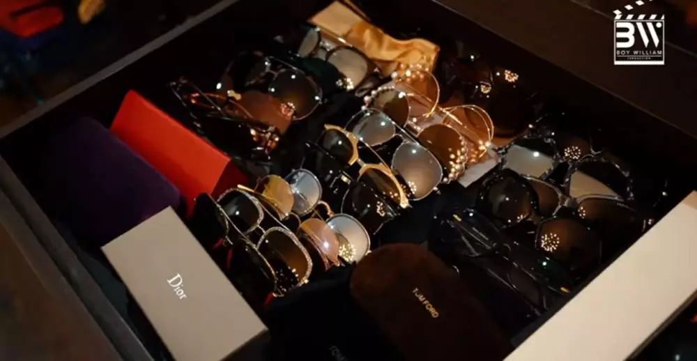 walk in closet Rossa © 2020 brilio.net YouTube walk in closet Rossa © 2020 brilio.net YouTube