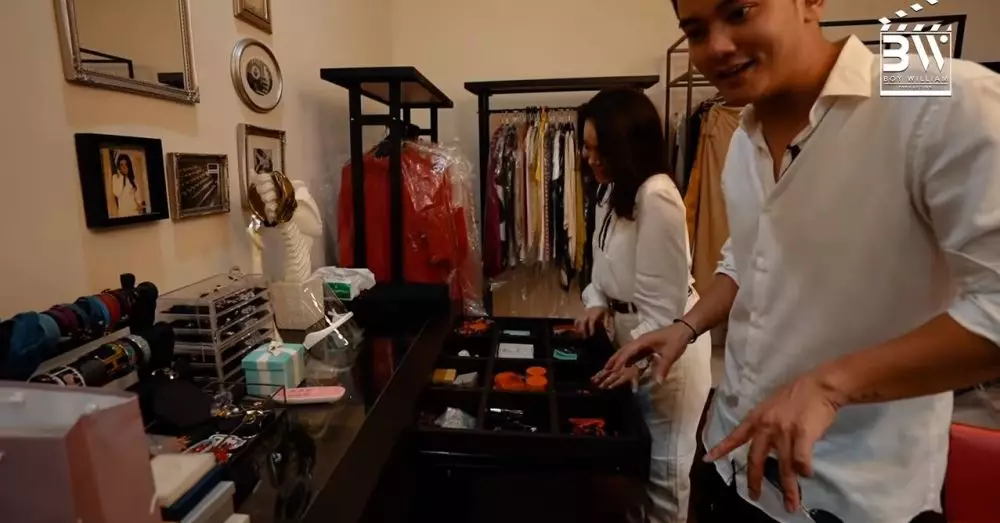 walk in closet Rossa © 2020 brilio.net YouTube walk in closet Rossa © 2020 brilio.net YouTube