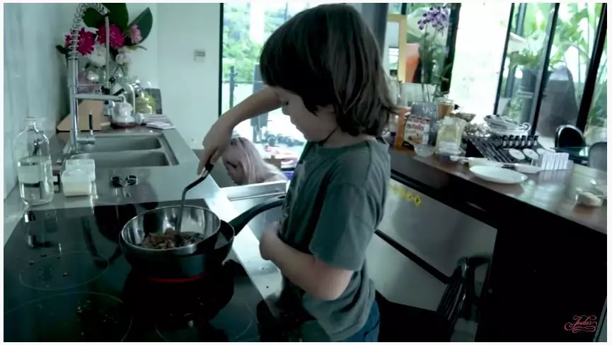 Jessica Iskandar dan El bikin kue YouTube