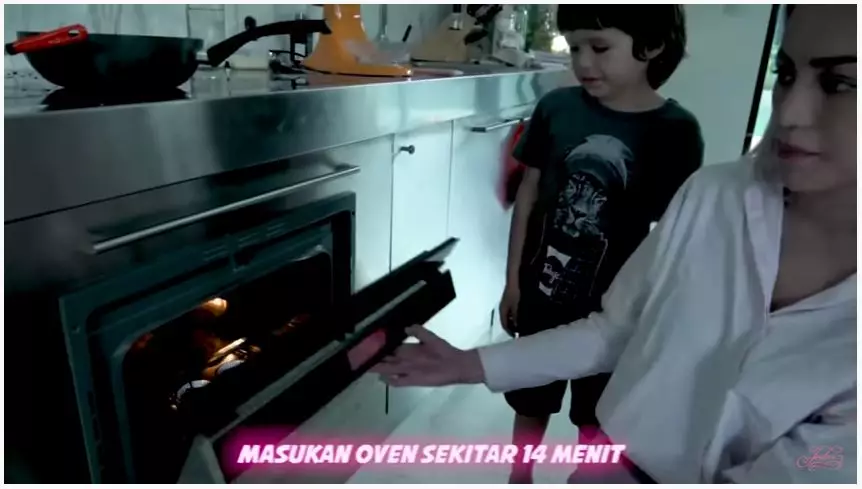 Jessica Iskandar dan El bikin kue YouTube