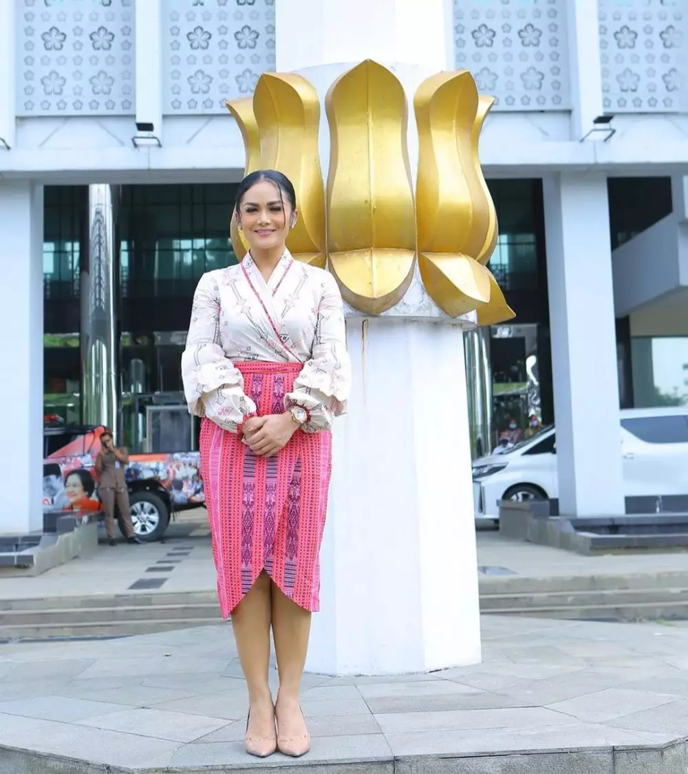 seleb hadiri pernikahan mantan berbagai sumber seleb hadiri pernikahan mantan berbagai sumber