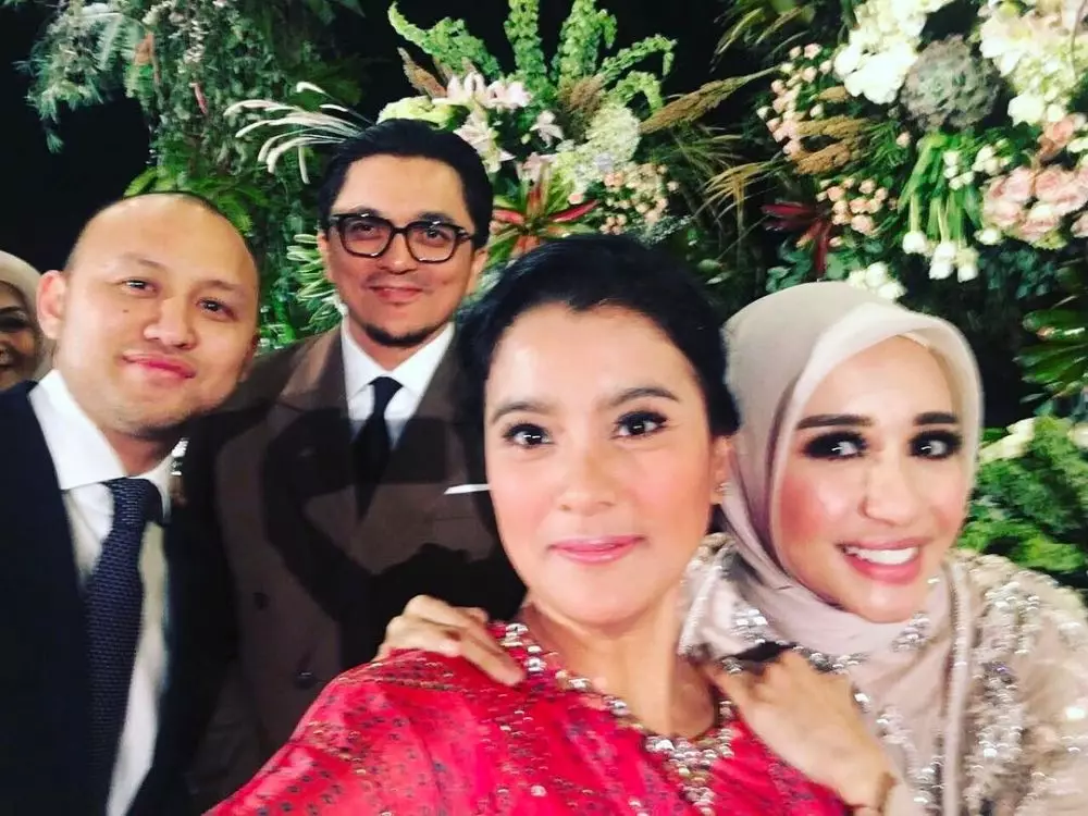 seleb hadiri pernikahan mantan berbagai sumber seleb hadiri pernikahan mantan berbagai sumber