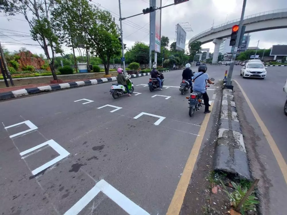 lampu merah ala motogp Instagram