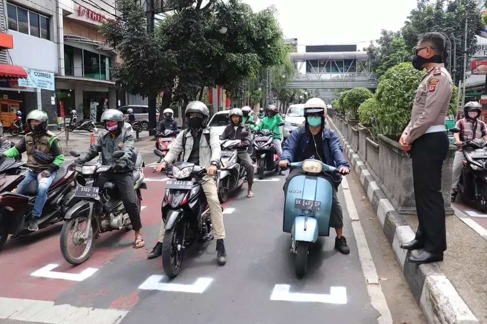 lampu merah ala motogp Instagram