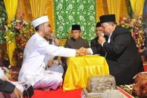 9 Momen unik akad nikah ini bikin susah nahan tawa