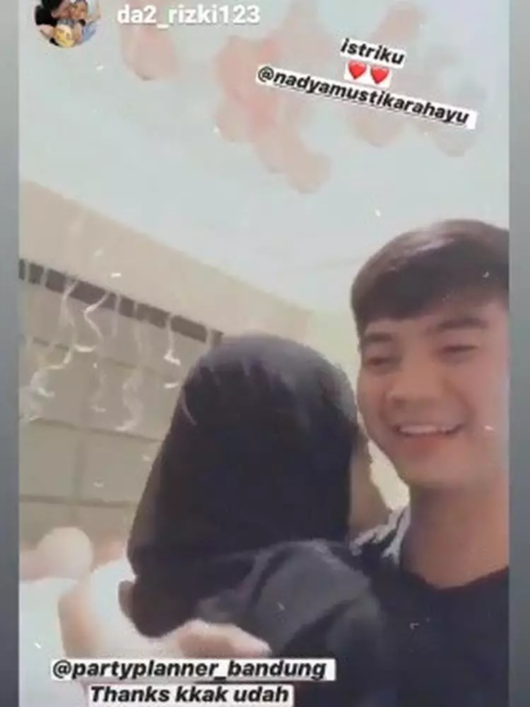 rizki mesra istri berbagai sumber