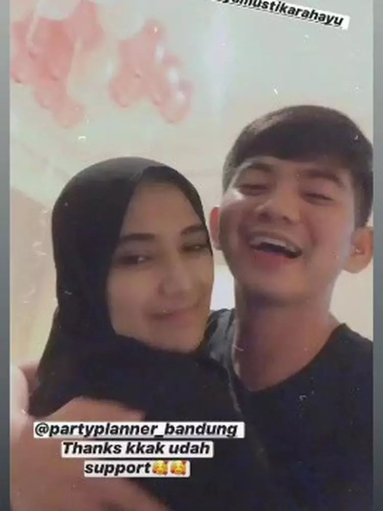 rizki mesra istri berbagai sumber