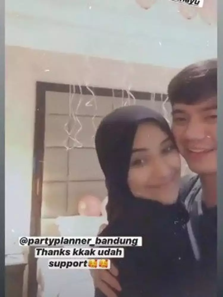 rizki mesra istri berbagai sumber