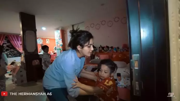 momen Arsya bertemu Millendaru © 2020 youtube.com