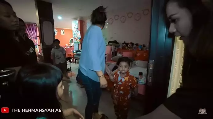 momen Arsya bertemu Millendaru © 2020 youtube.com