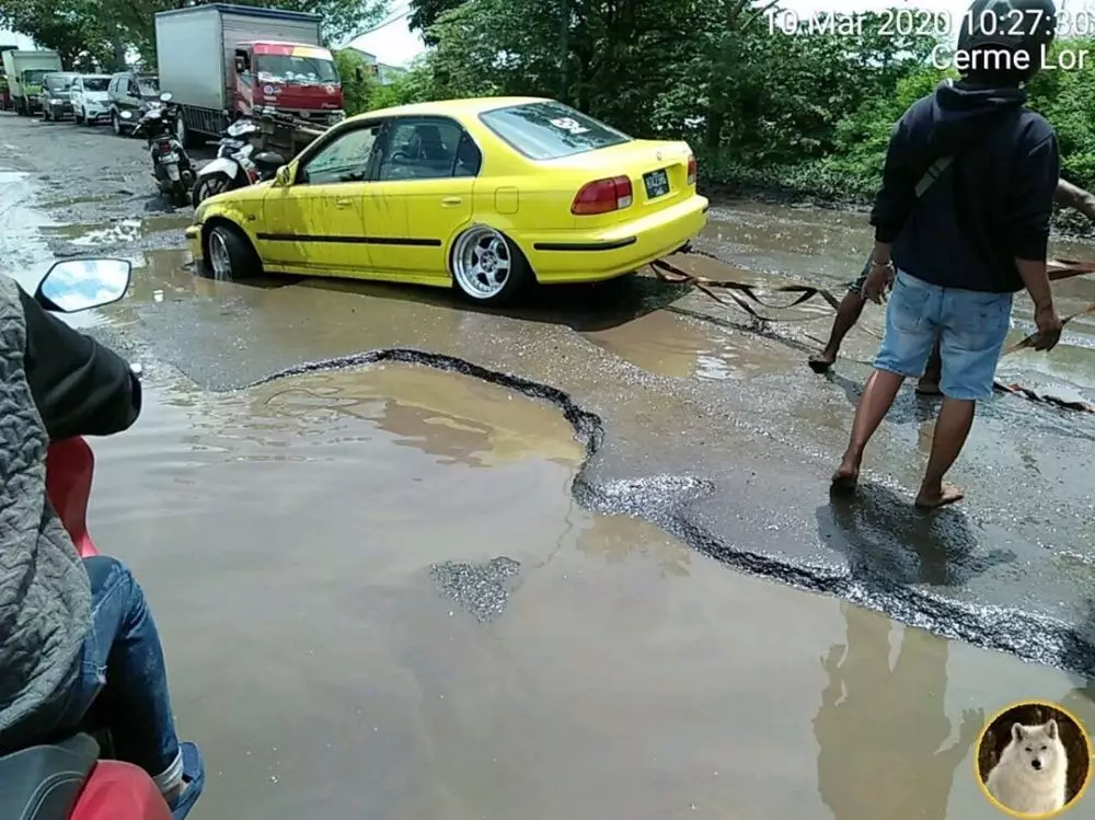jalan rusak bikin melongo Instagram