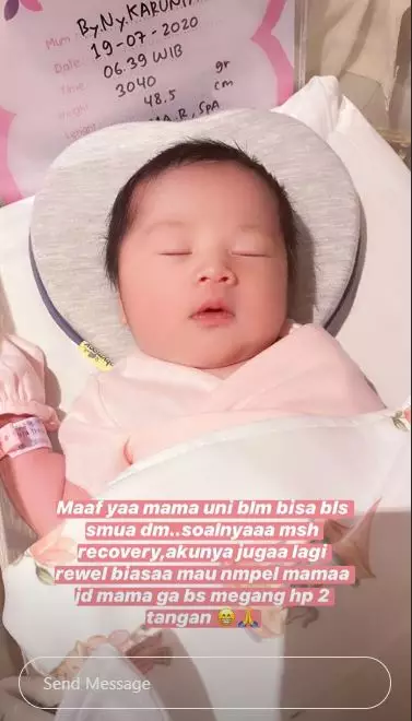 kelahiran buah hati ketiga detri warmanto Instagram