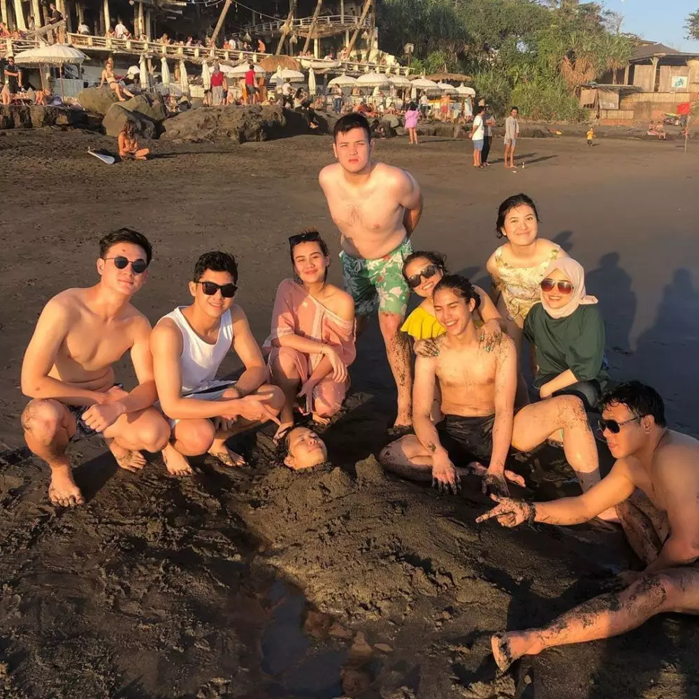 Diandra Marsha dan Al El Dul Berbagai sumber Diandra Marsha dan Al El Dul Berbagai sumber