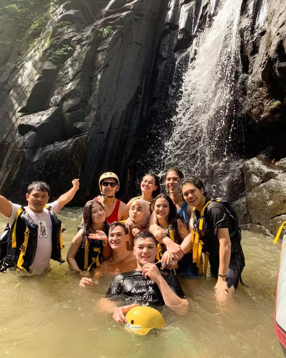 Diandra Marsha dan Al El Dul Berbagai sumber Diandra Marsha dan Al El Dul Berbagai sumber