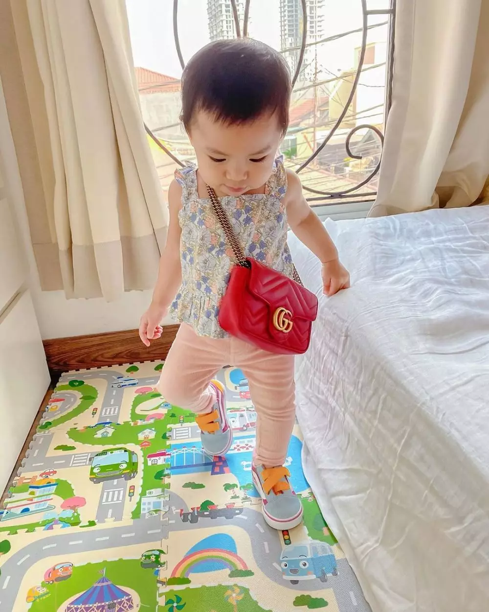 Gaya Alea anak Raditya Dika bak ABG Instagram