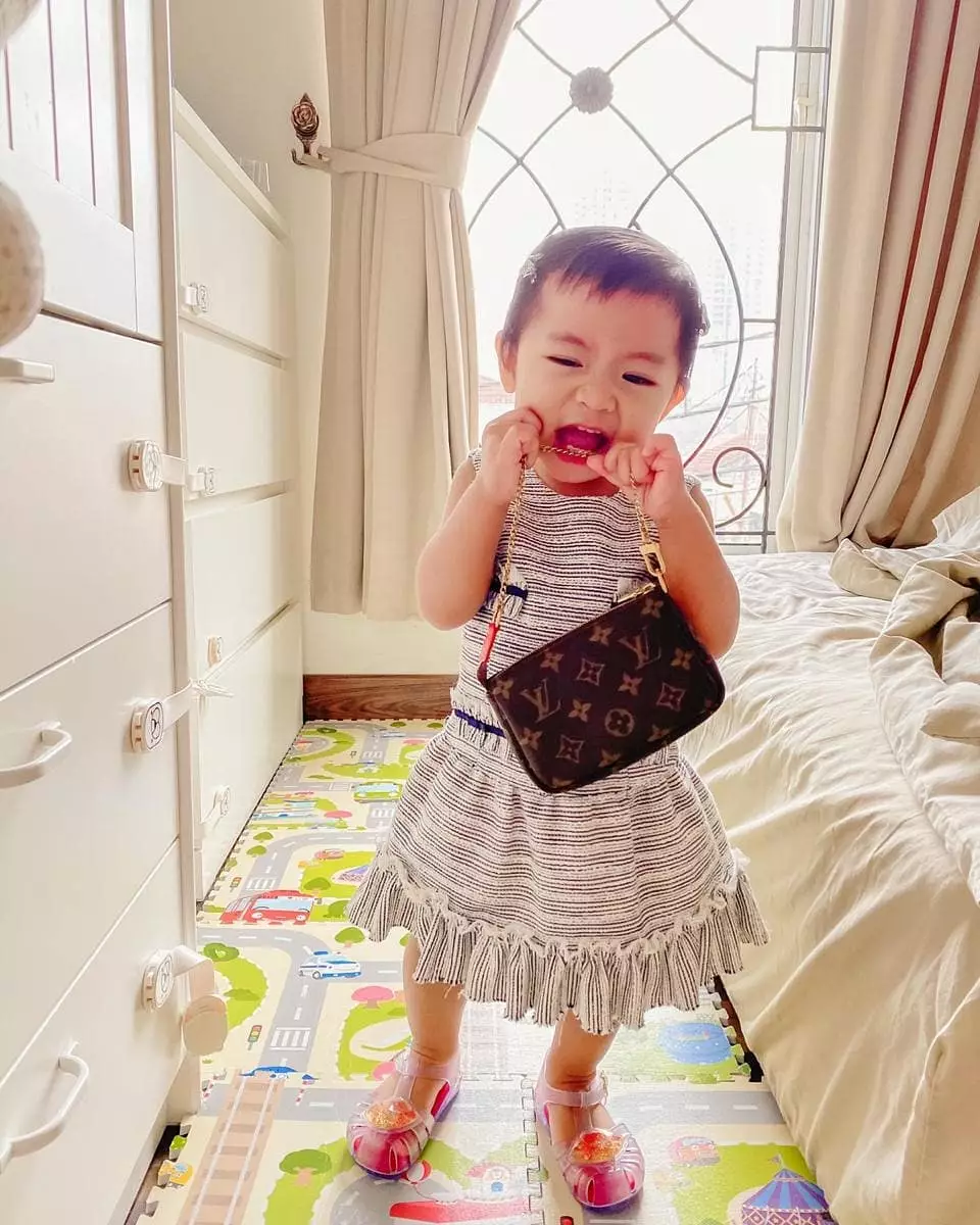 Gaya Alea anak Raditya Dika bak ABG Instagram