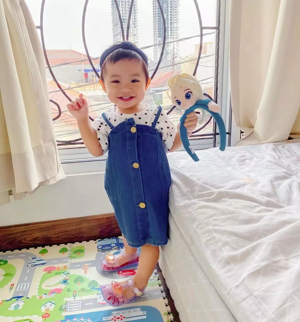 Gaya Alea anak Raditya Dika bak ABG Instagram