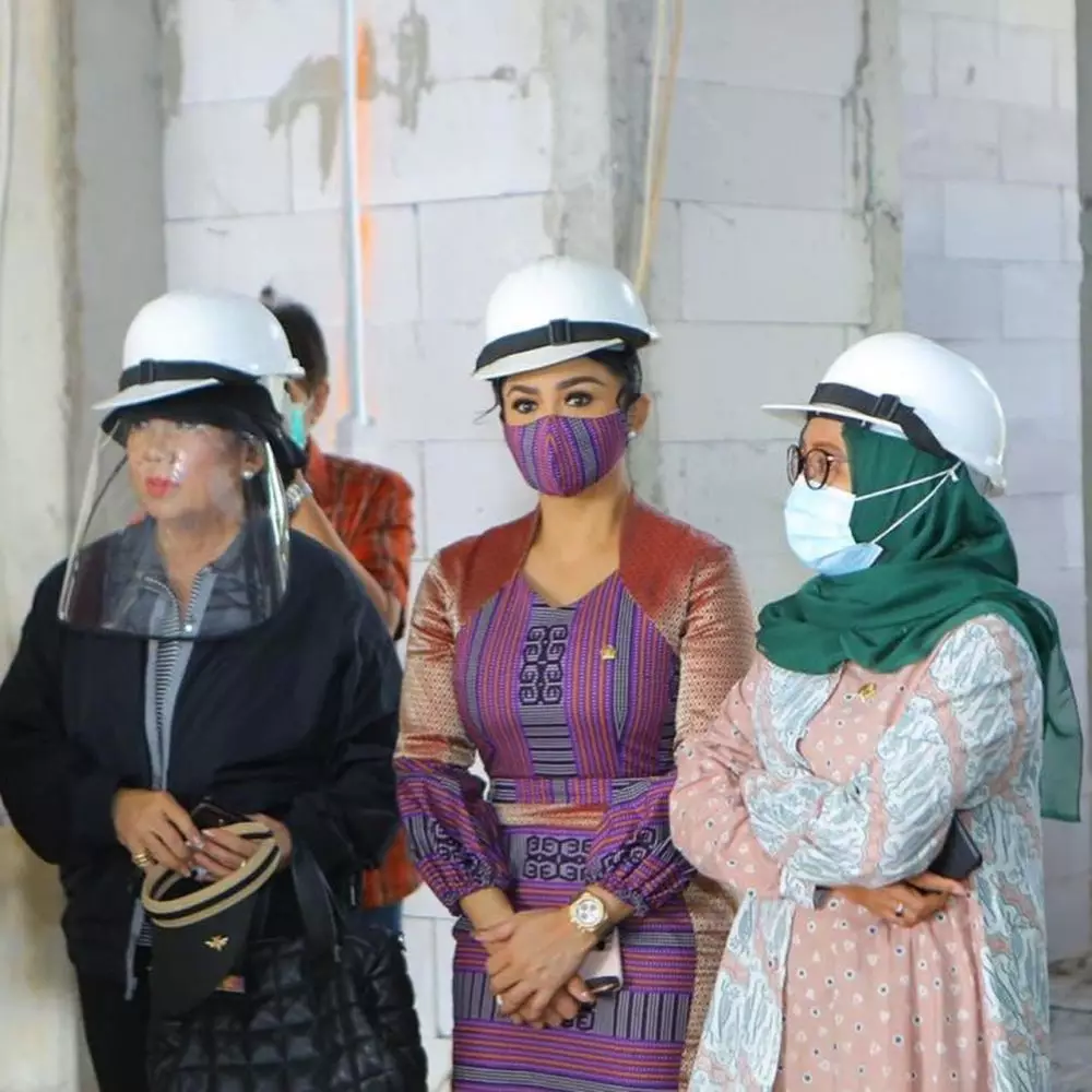 Tampilan Krisdayanti saat kunjungan © 2020 brilio.net Tampilan Krisdayanti saat kunjungan © 2020 brilio.net