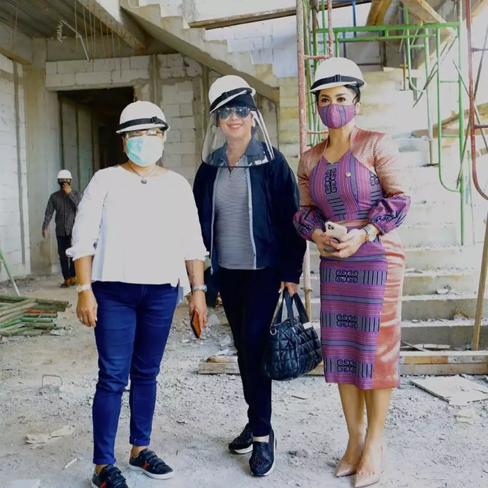 Tampilan Krisdayanti saat kunjungan © 2020 brilio.net Tampilan Krisdayanti saat kunjungan © 2020 brilio.net