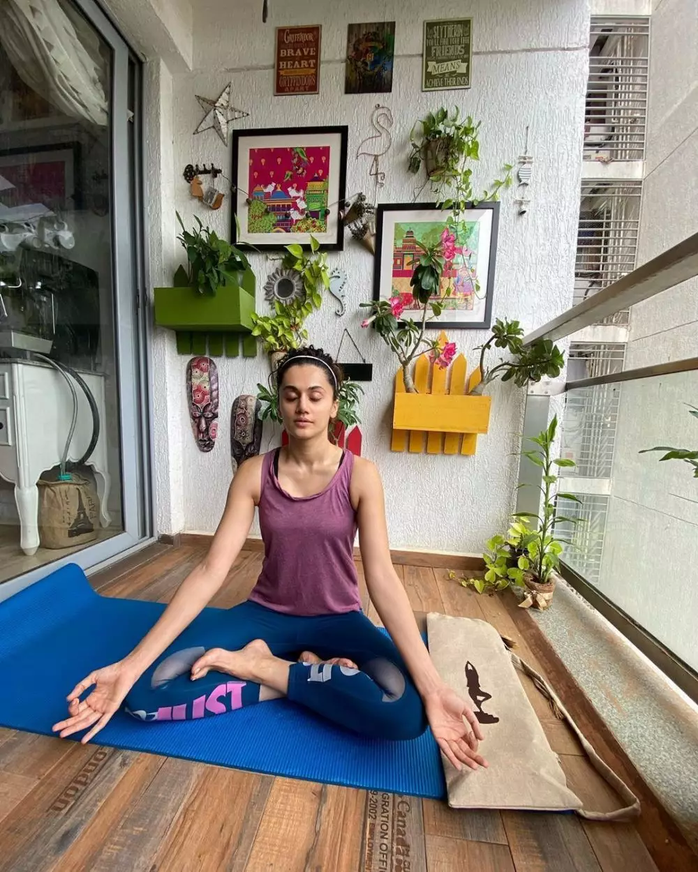 balkon rumah seleb india Instagram