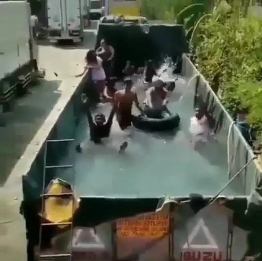 ide kocak gunakan kendaraan berat Instagram ide kocak gunakan kendaraan berat Instagram