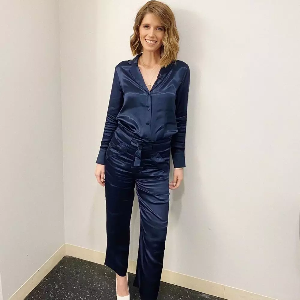 seleb Hollywood pamer baby bump Instagram