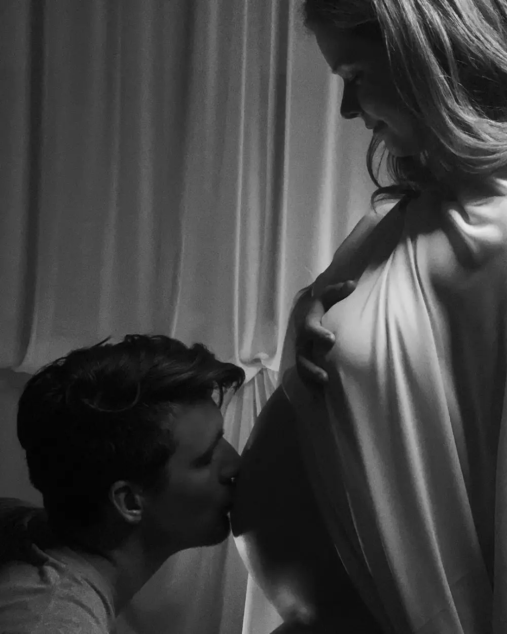 seleb Hollywood pamer baby bump Instagram