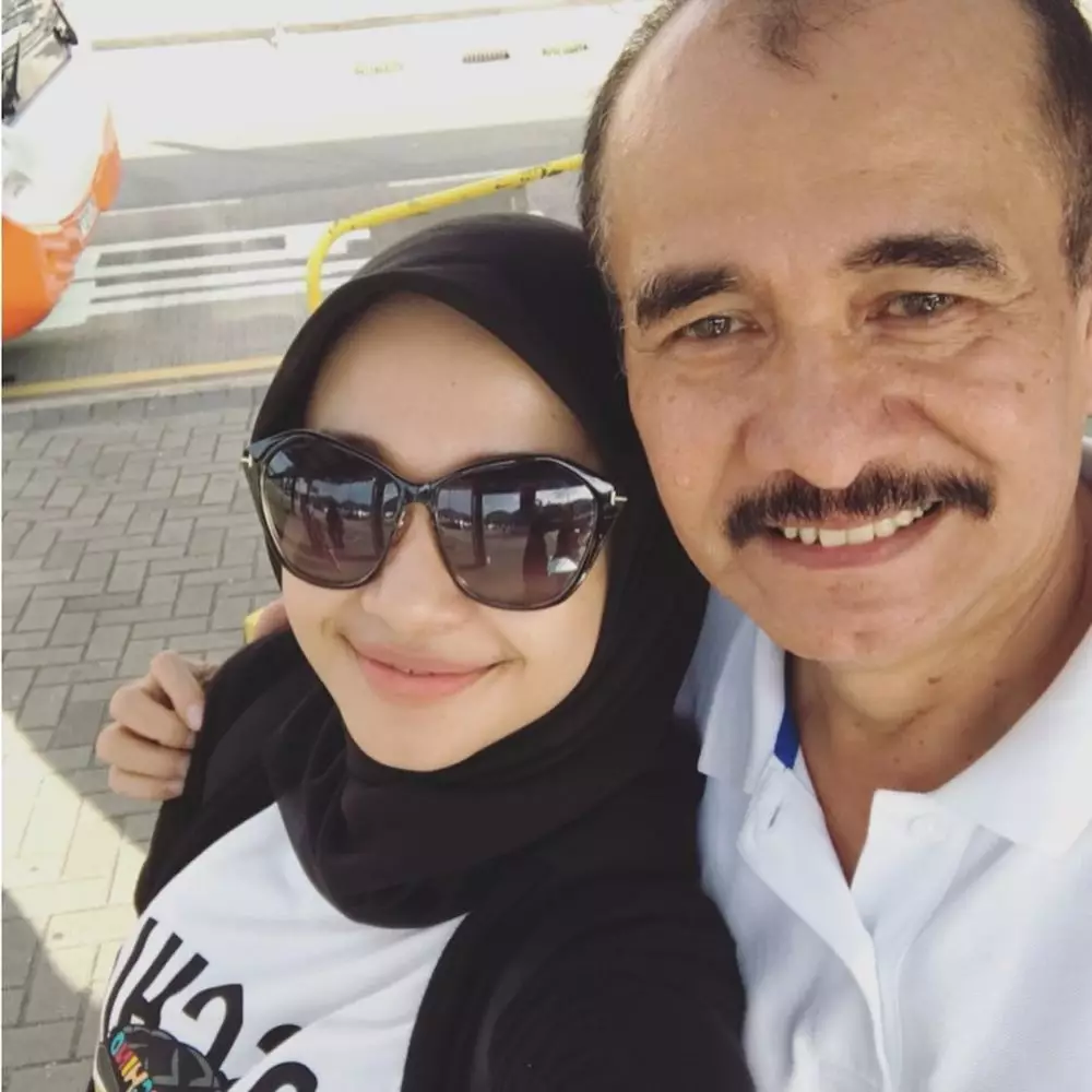 kebersamaan bella dan papa  Instagram