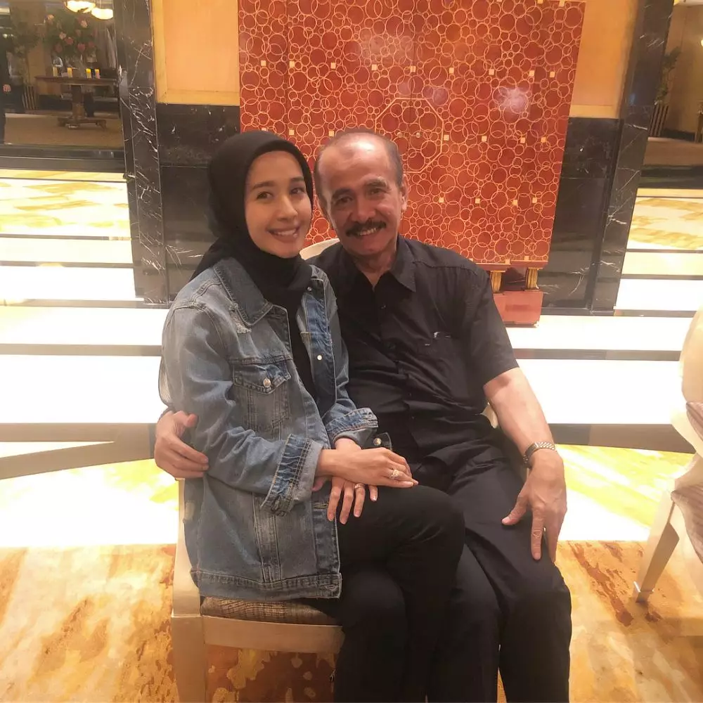 kebersamaan bella dan papa  Instagram