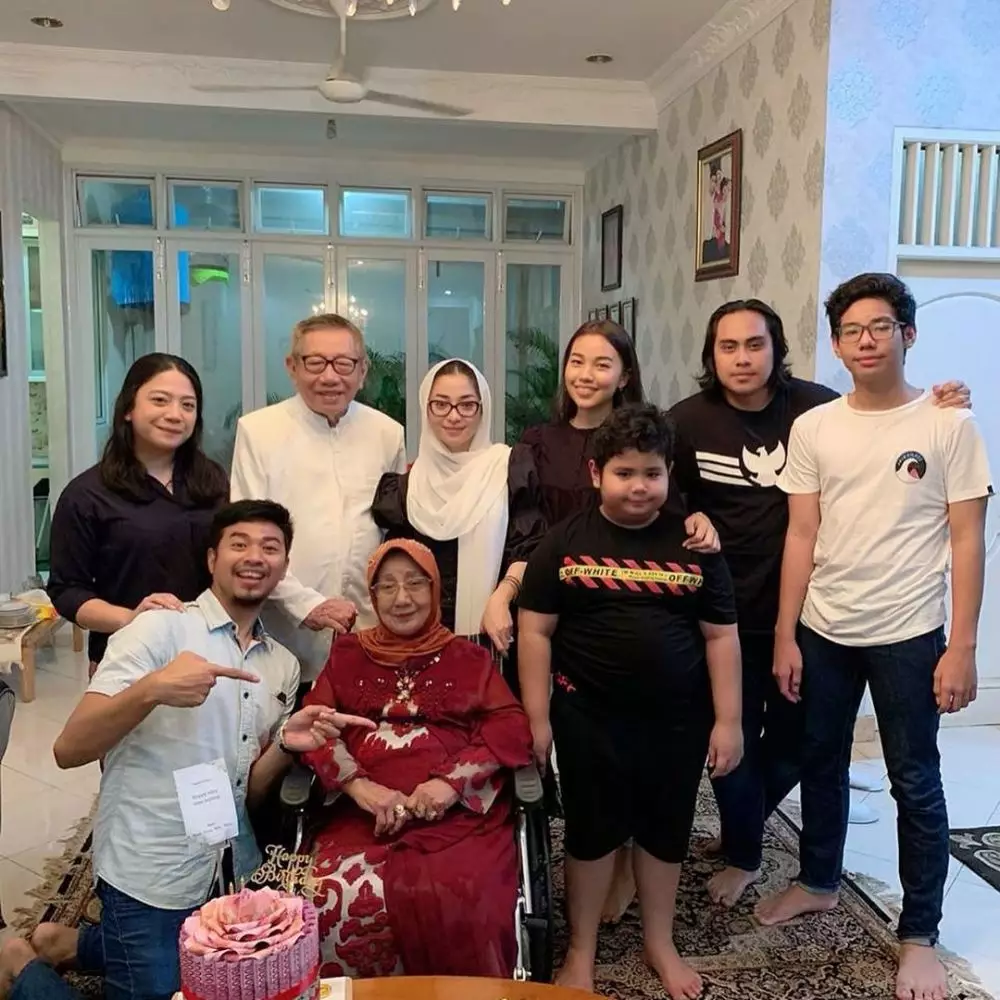 ultah nenek Nikita instagram