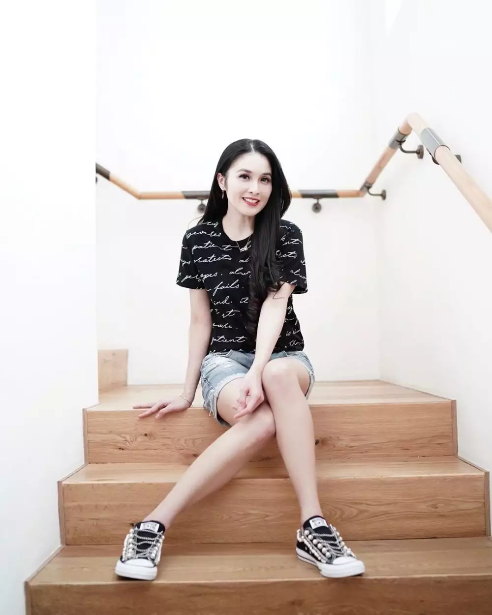 Gaya Sandra Dewi bak ABG  Instagram