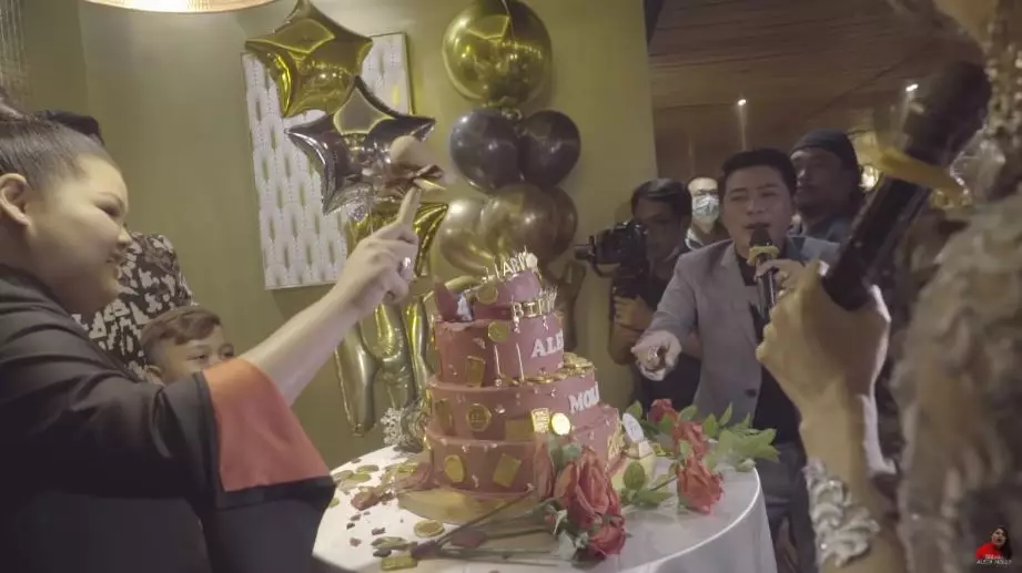 ulang tahun Aleta Molly berbagai sumber ulang tahun Aleta Molly berbagai sumber