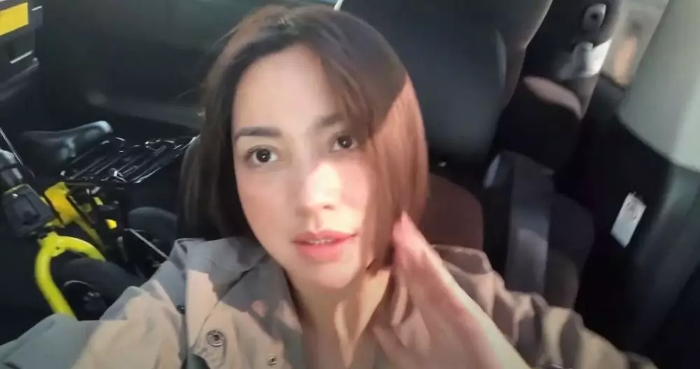 hesti purwadinata rambut baru Berbagai Sumber