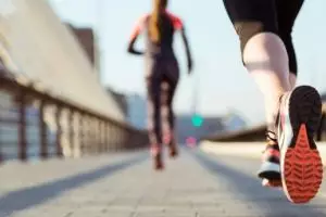 Antara jogging dan lari, mana yang lebih cepat turunkan berat badan?
