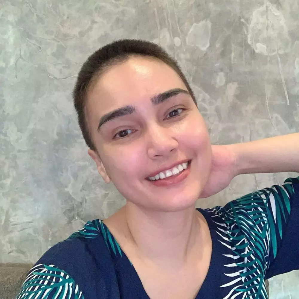 Feby Febiola botaki kepala Berbagai sumber Feby Febiola botaki kepala Berbagai sumber
