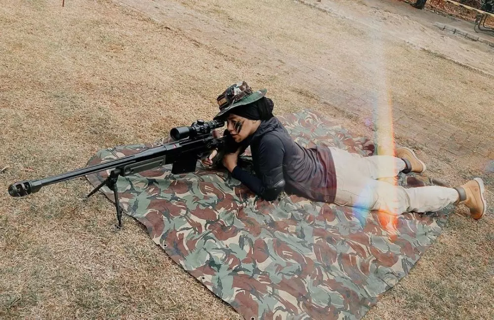 Olla Ramlan saat olahraga menembak Instagram