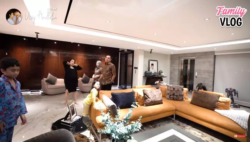 penampakan rumah ahmad sahroni youtube penampakan rumah ahmad sahroni youtube