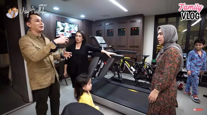 penampakan rumah ahmad sahroni youtube penampakan rumah ahmad sahroni youtube