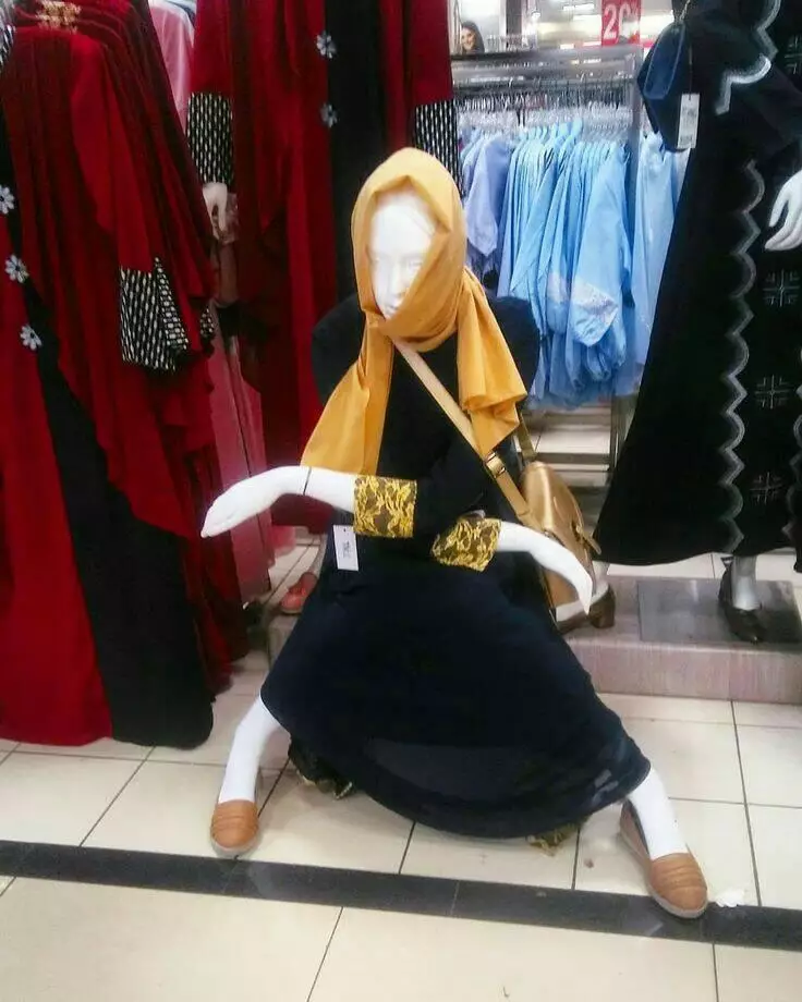 Manekin absurd Facebook/Rizky Kurnia Akbar Manekin absurd Facebook/Rizky Kurnia Akbar